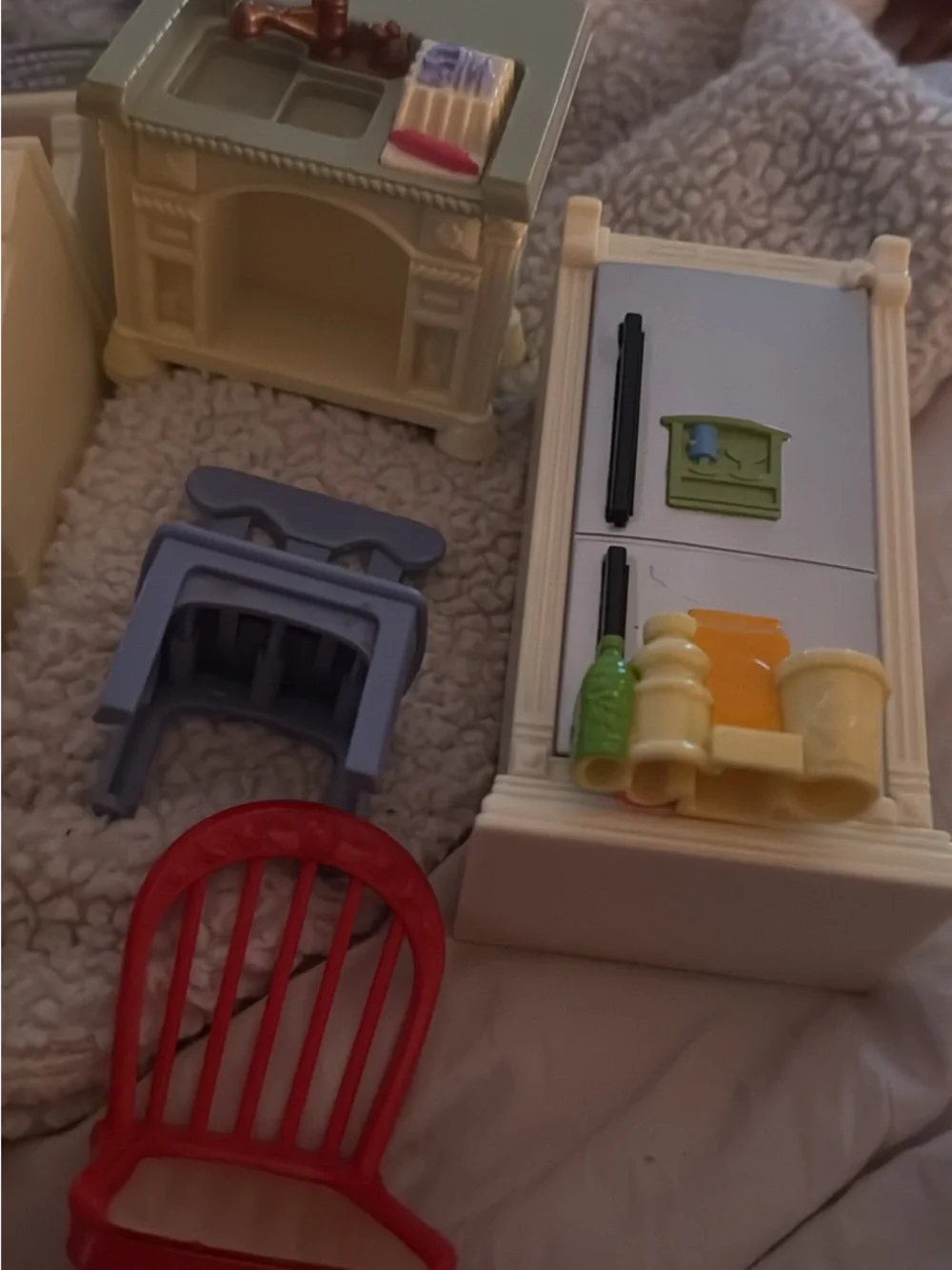 Fisher-Price loving family Cream and Gray Retro Mini Kitchen Set